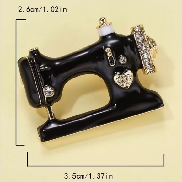 BNIB Elegant Vintage Style Sewing Machine Rhinestone Brooch Gold Tone - Picture 3 of 3